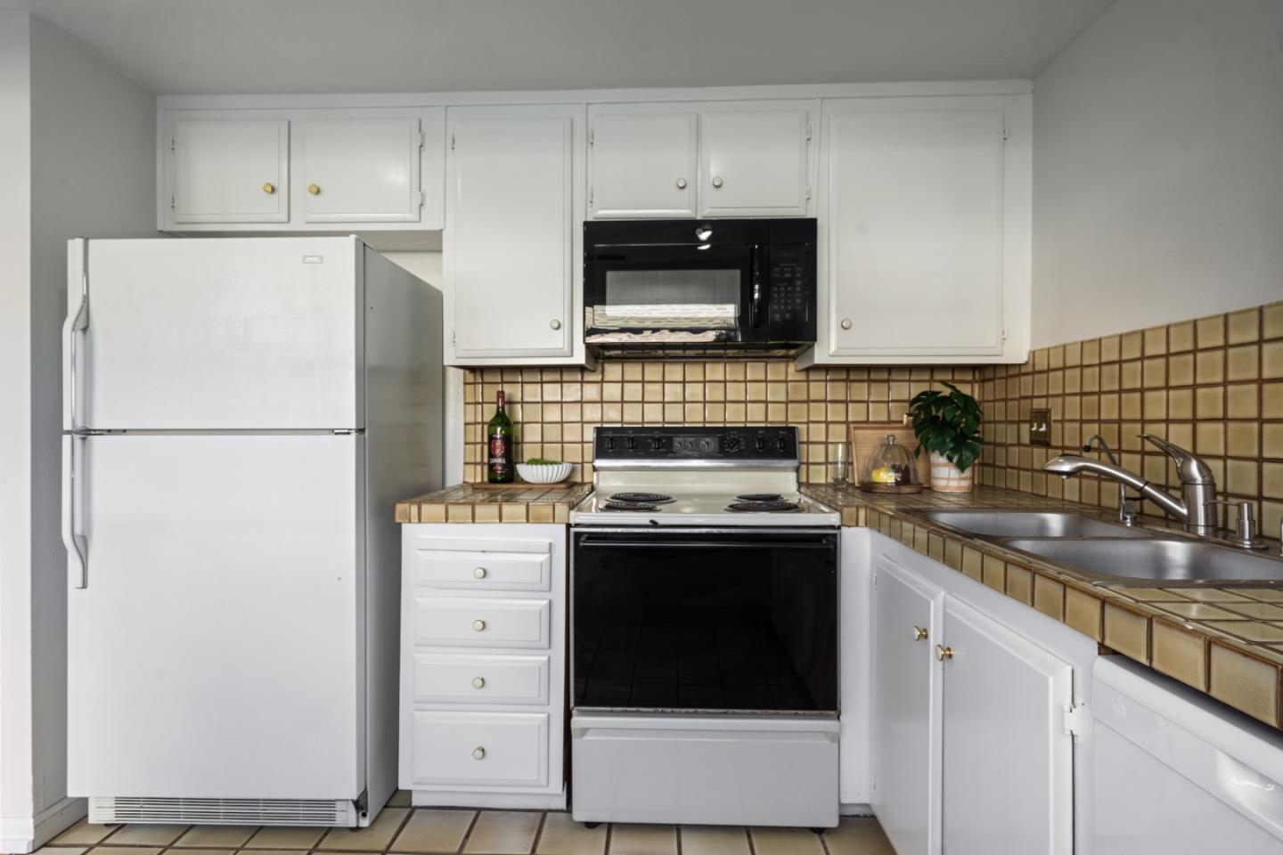 Detail Gallery Image 17 of 51 For 1023 Lark Ln, Foster City,  CA 94404 - 2 Beds | 2/1 Baths