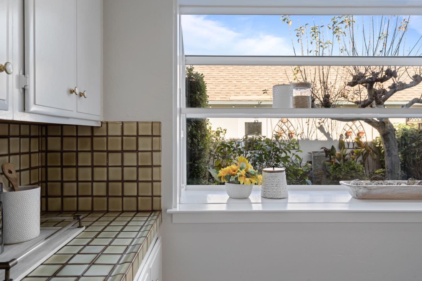 Detail Gallery Image 18 of 51 For 1023 Lark Ln, Foster City,  CA 94404 - 2 Beds | 2/1 Baths