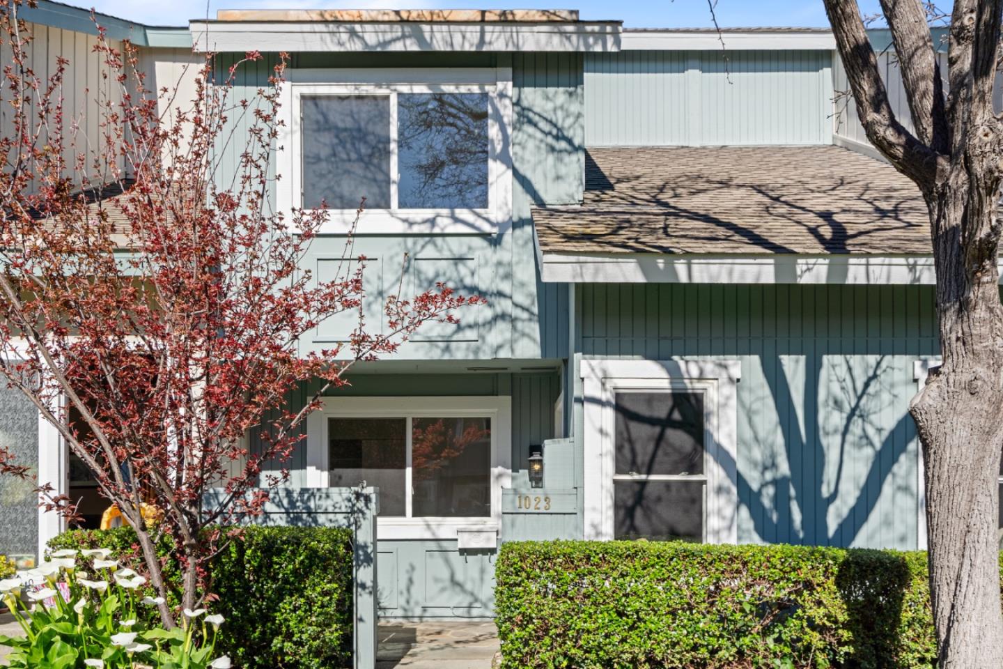 Detail Gallery Image 2 of 51 For 1023 Lark Ln, Foster City,  CA 94404 - 2 Beds | 2/1 Baths