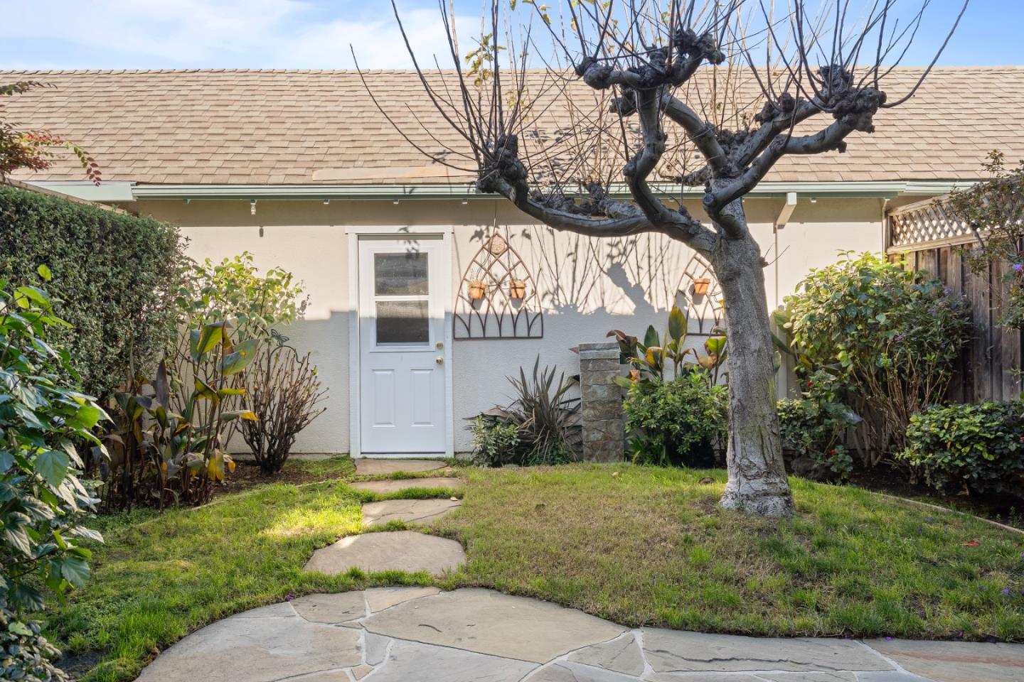 Detail Gallery Image 20 of 51 For 1023 Lark Ln, Foster City,  CA 94404 - 2 Beds | 2/1 Baths