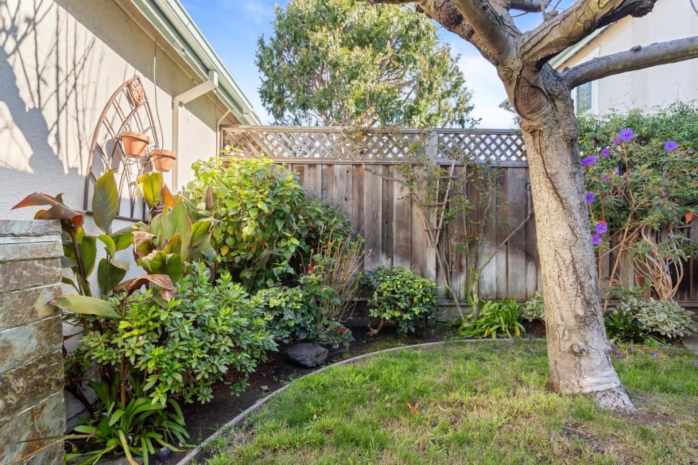 Detail Gallery Image 23 of 51 For 1023 Lark Ln, Foster City,  CA 94404 - 2 Beds | 2/1 Baths