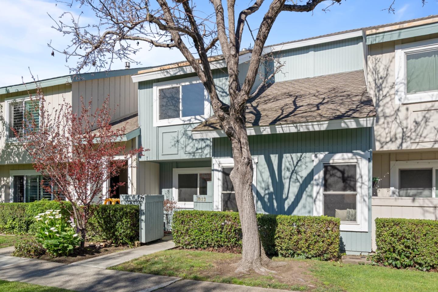 Detail Gallery Image 3 of 51 For 1023 Lark Ln, Foster City,  CA 94404 - 2 Beds | 2/1 Baths