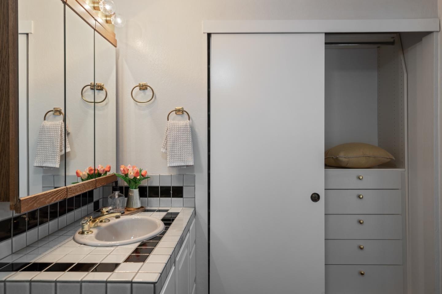 Detail Gallery Image 34 of 51 For 1023 Lark Ln, Foster City,  CA 94404 - 2 Beds | 2/1 Baths