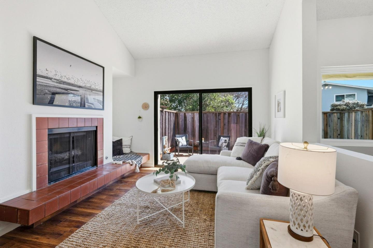 Detail Gallery Image 6 of 36 For 660 Nobel Dr 1e,  Santa Cruz,  CA 95060 - 2 Beds | 1/1 Baths