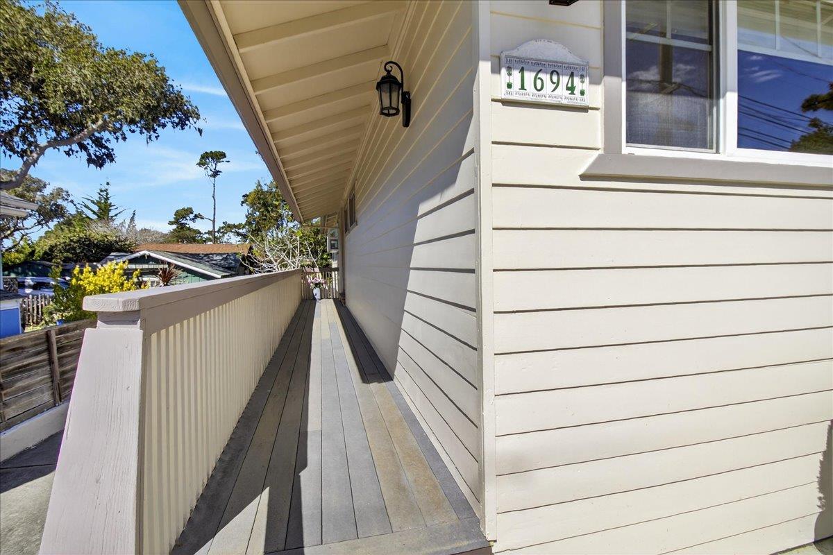 Detail Gallery Image 5 of 46 For 1694 Prescott Ave, Monterey,  CA 93940 - 3 Beds | 2 Baths