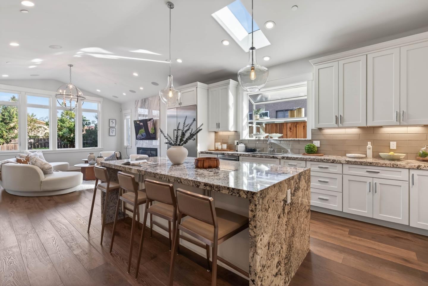 Detail Gallery Image 10 of 50 For 10334 S Tantau Ave, Cupertino,  CA 95014 - 5 Beds | 4/1 Baths