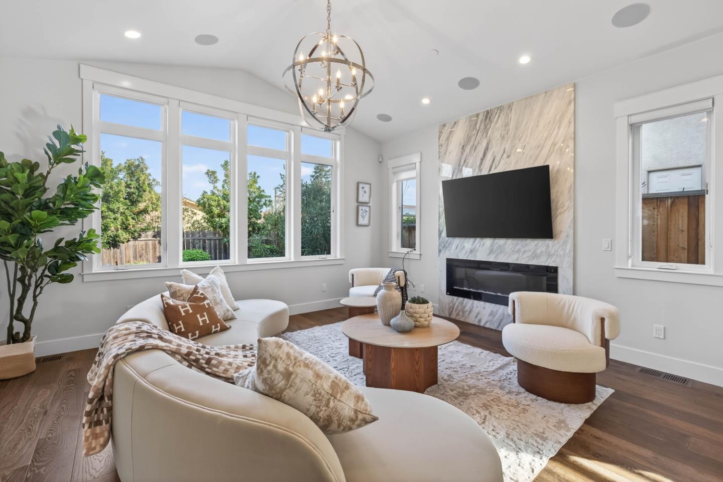 Detail Gallery Image 8 of 50 For 10334 S Tantau Ave, Cupertino,  CA 95014 - 5 Beds | 4/1 Baths