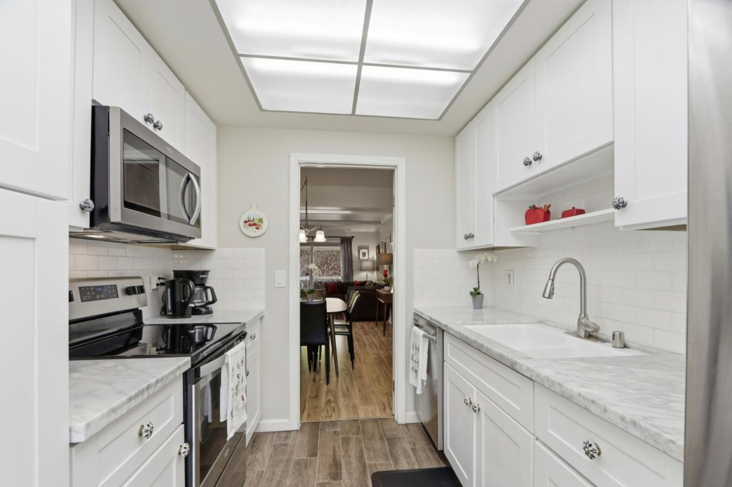 Detail Gallery Image 4 of 51 For 5471 Cribari Grn, San Jose,  CA 95135 - 2 Beds | 2 Baths