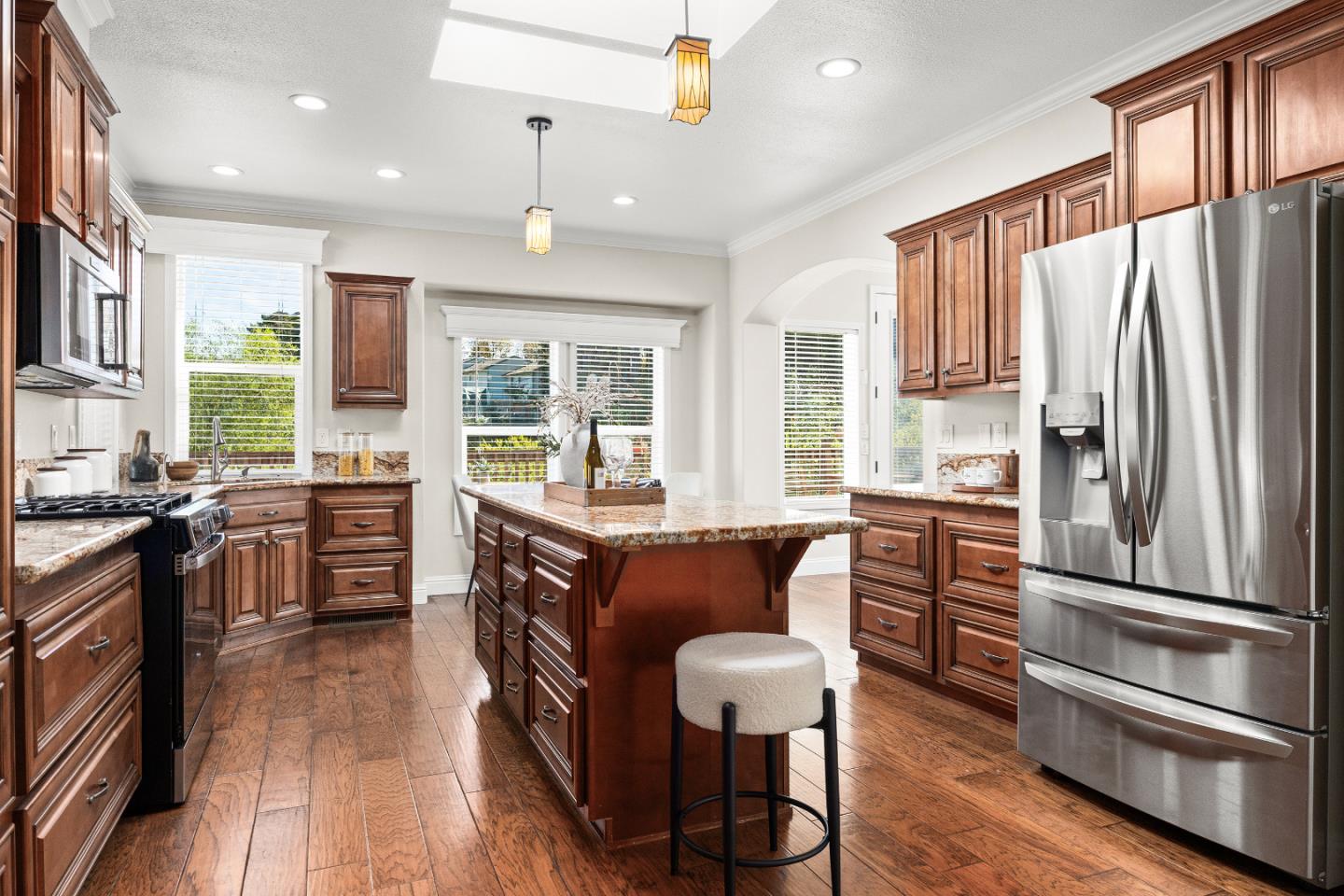 Detail Gallery Image 14 of 48 For 2435 Felt St #120,  Santa Cruz,  CA 95062 - 3 Beds | 2 Baths