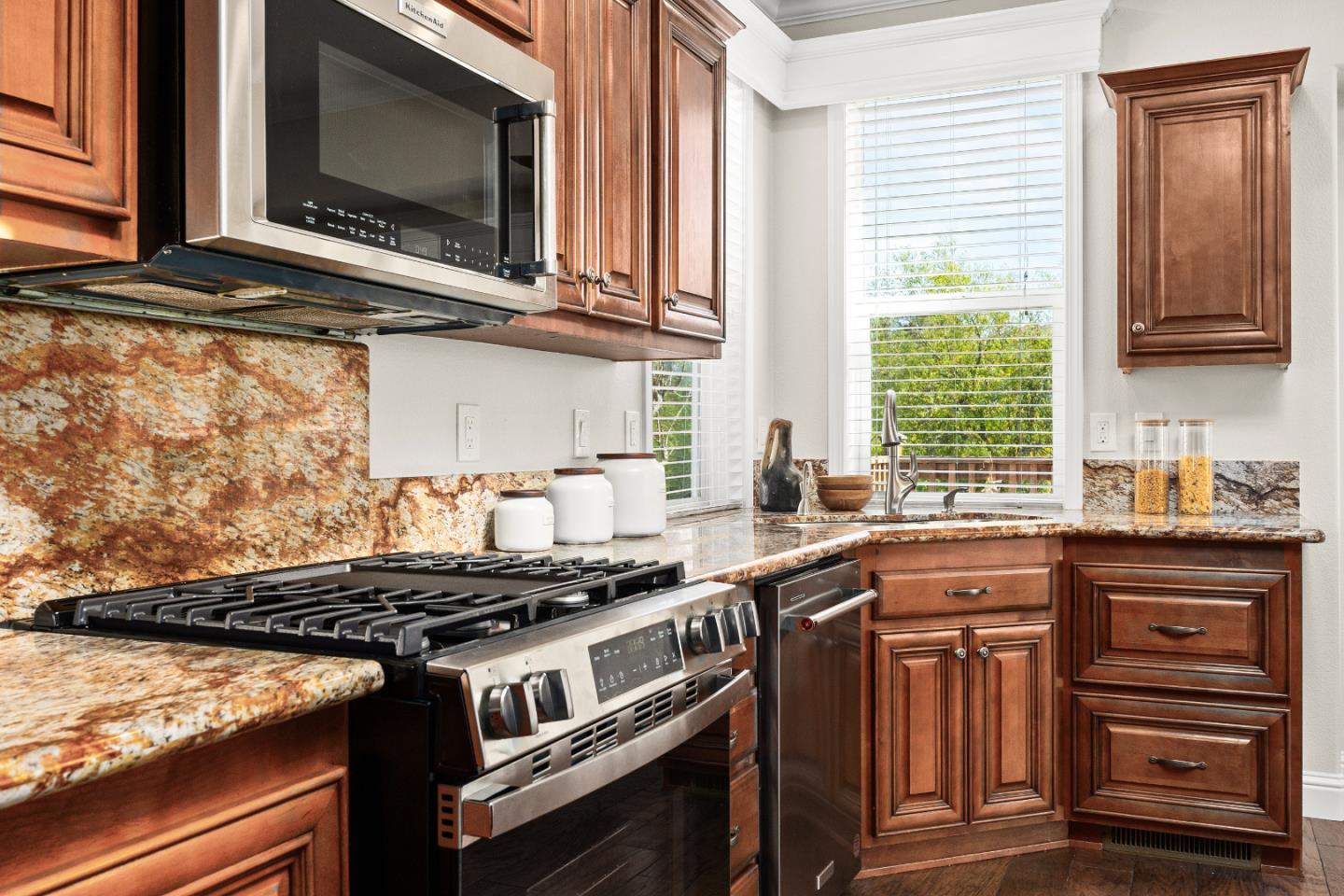 Detail Gallery Image 16 of 48 For 2435 Felt St #120,  Santa Cruz,  CA 95062 - 3 Beds | 2 Baths