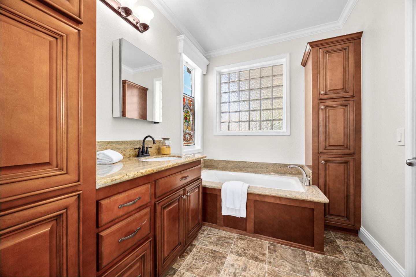 Detail Gallery Image 23 of 48 For 2435 Felt St #120,  Santa Cruz,  CA 95062 - 3 Beds | 2 Baths