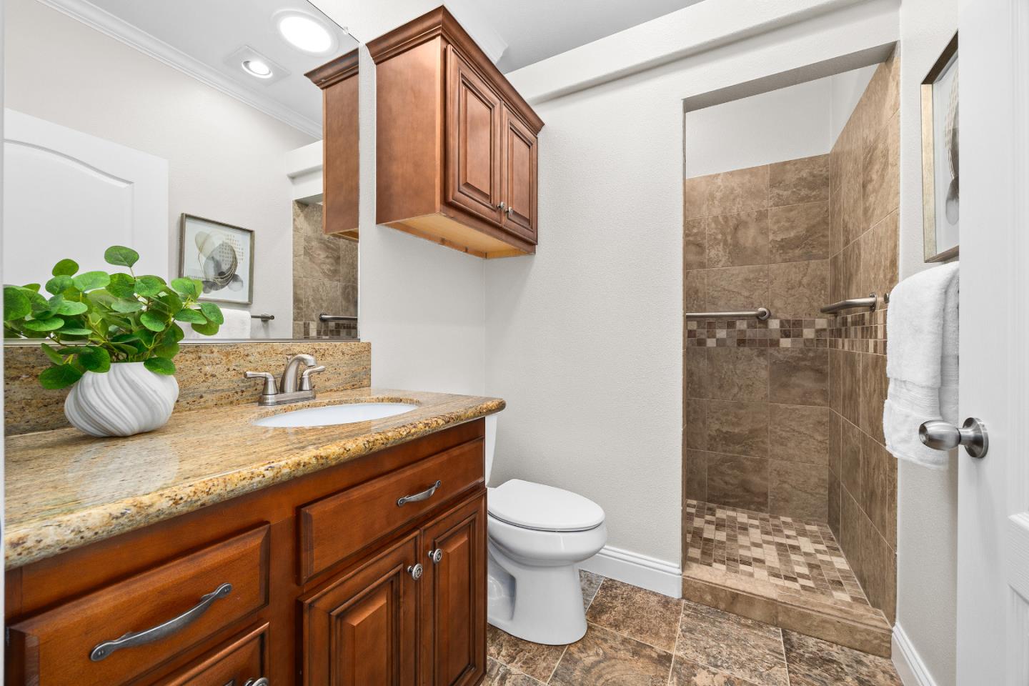 Detail Gallery Image 27 of 48 For 2435 Felt St #120,  Santa Cruz,  CA 95062 - 3 Beds | 2 Baths
