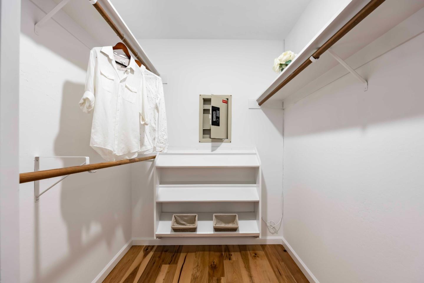 Detail Gallery Image 26 of 39 For 28100 Radcliffe Ln, Los Altos Hills,  CA 94022 - 5 Beds | 4/1 Baths