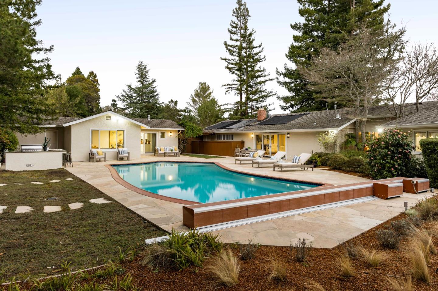 Detail Gallery Image 27 of 39 For 28100 Radcliffe Ln, Los Altos Hills,  CA 94022 - 5 Beds | 4/1 Baths