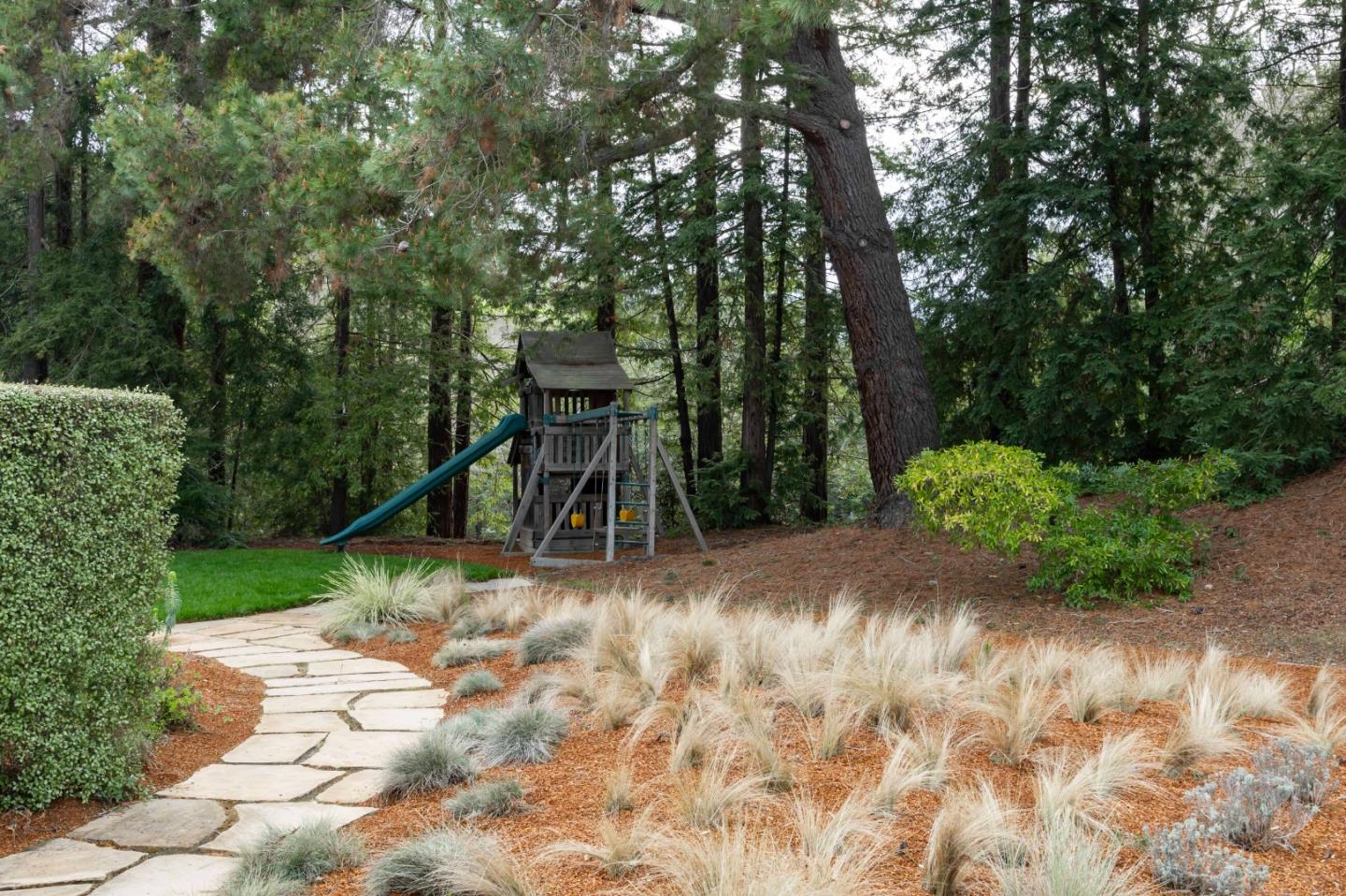 Detail Gallery Image 35 of 39 For 28100 Radcliffe Ln, Los Altos Hills,  CA 94022 - 5 Beds | 4/1 Baths