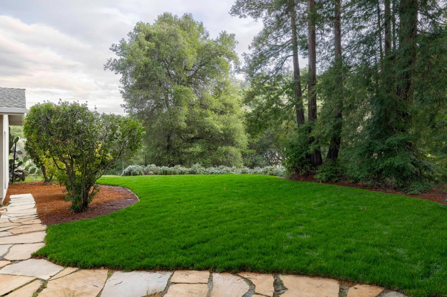 Detail Gallery Image 36 of 39 For 28100 Radcliffe Ln, Los Altos Hills,  CA 94022 - 5 Beds | 4/1 Baths