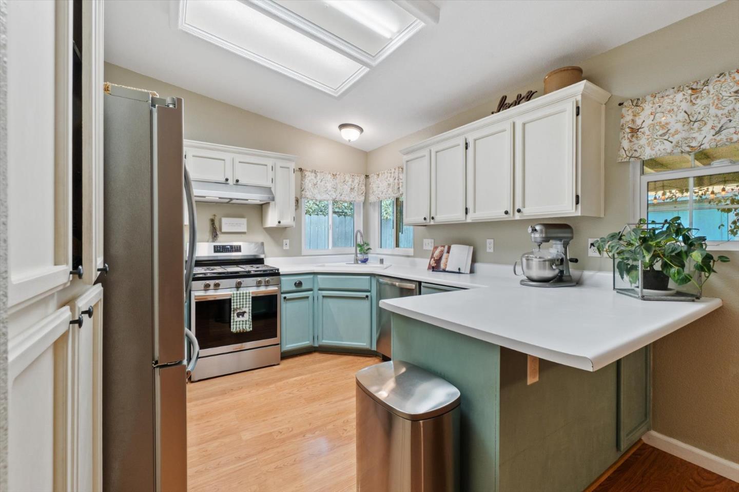 Detail Gallery Image 11 of 42 For 2945 Silo Ct, Anderson,  CA 96007 - 4 Beds | 3 Baths