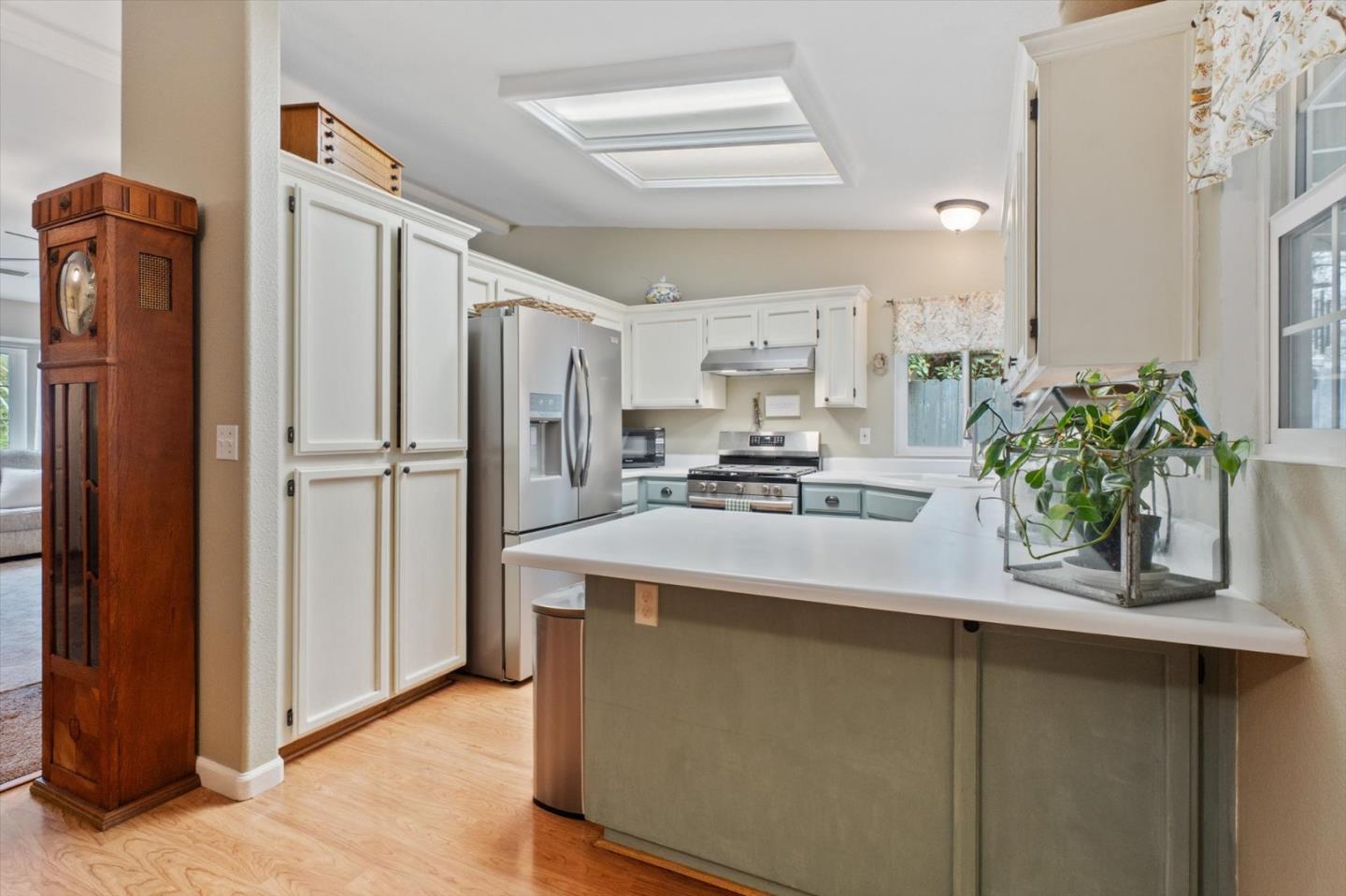 Detail Gallery Image 12 of 42 For 2945 Silo Ct, Anderson,  CA 96007 - 4 Beds | 3 Baths