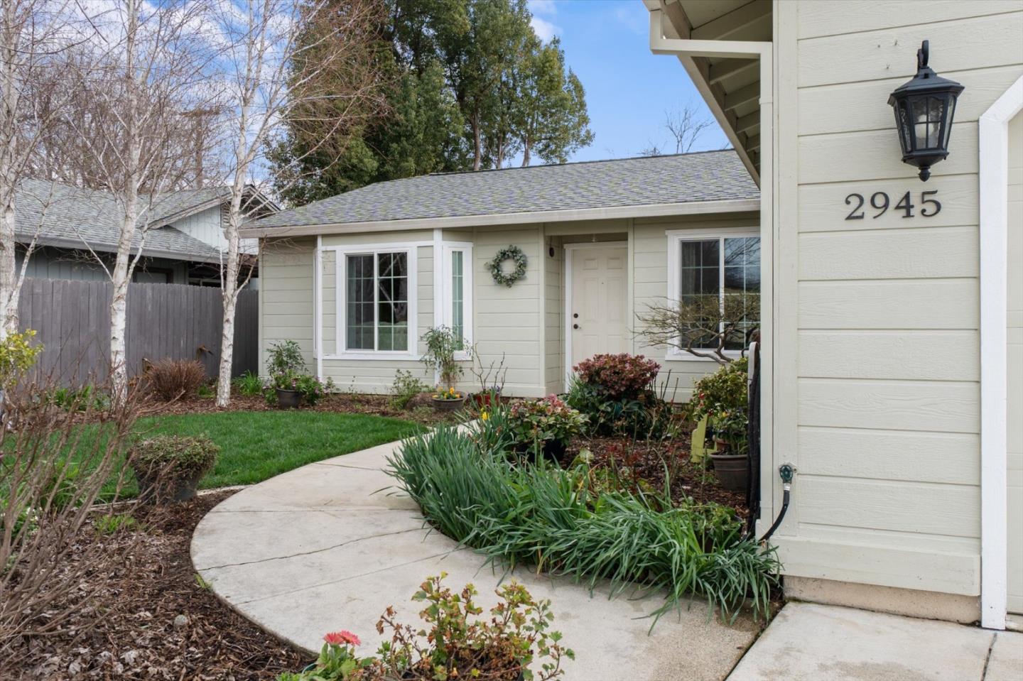 Detail Gallery Image 3 of 42 For 2945 Silo Ct, Anderson,  CA 96007 - 4 Beds | 3 Baths