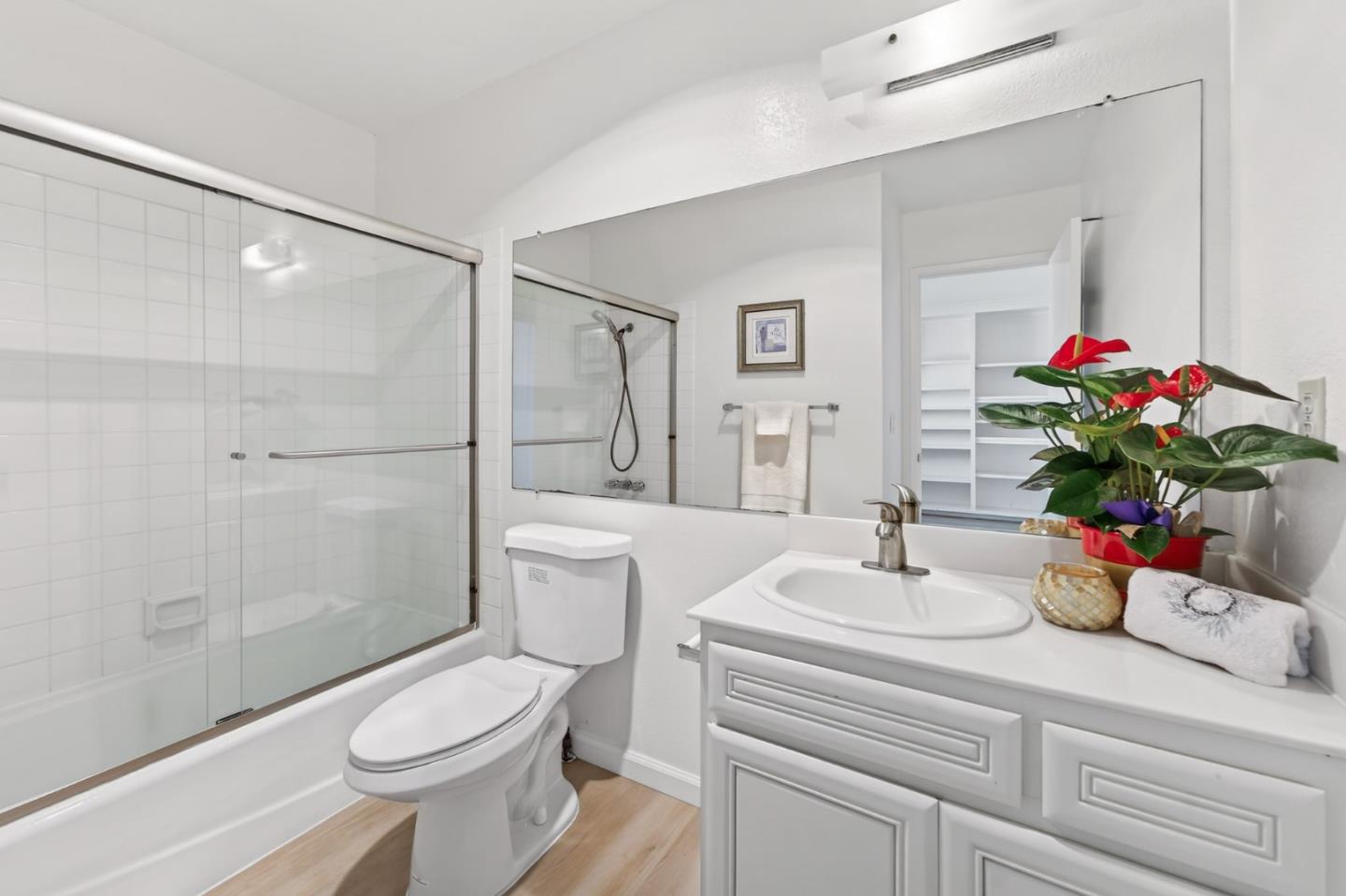 Detail Gallery Image 11 of 20 For 11093 Firethorne Dr, Cupertino,  CA 95014 - 2 Beds | 2/1 Baths