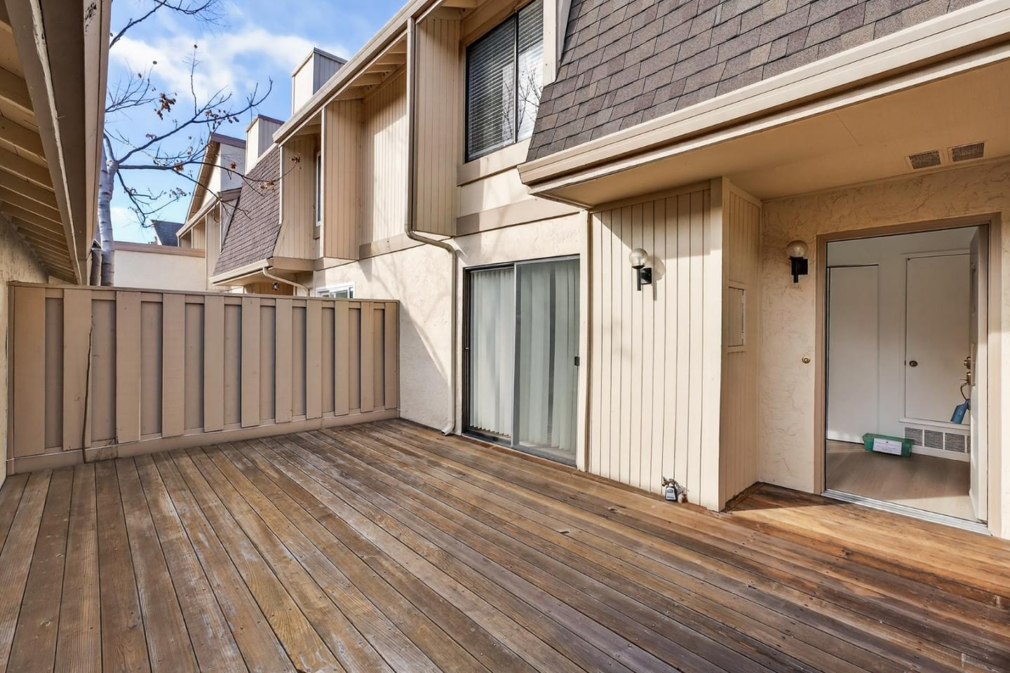 Detail Gallery Image 2 of 20 For 11093 Firethorne Dr, Cupertino,  CA 95014 - 2 Beds | 2/1 Baths