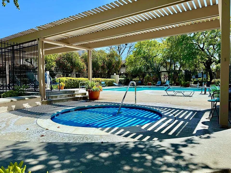 Detail Gallery Image 20 of 20 For 11093 Firethorne Dr, Cupertino,  CA 95014 - 2 Beds | 2/1 Baths