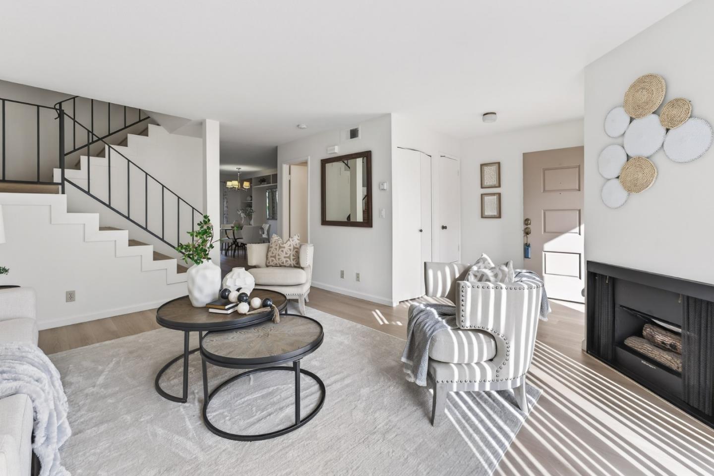 Detail Gallery Image 5 of 20 For 11093 Firethorne Dr, Cupertino,  CA 95014 - 2 Beds | 2/1 Baths