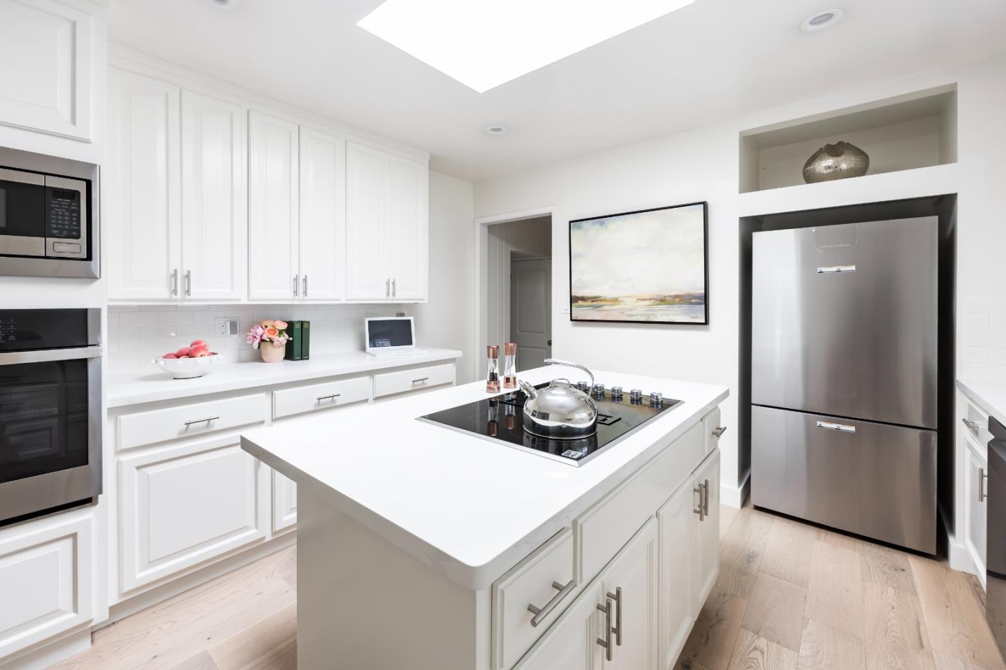 Detail Gallery Image 6 of 26 For 1765 Fallen Leaf Ln, Los Altos,  CA 94024 - 5 Beds | 3 Baths