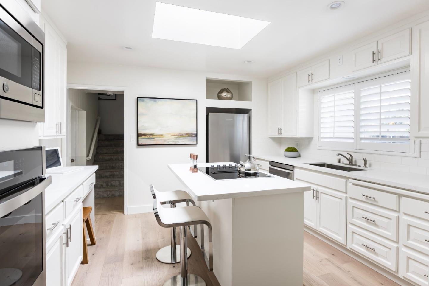 Detail Gallery Image 7 of 26 For 1765 Fallen Leaf Ln, Los Altos,  CA 94024 - 5 Beds | 3 Baths