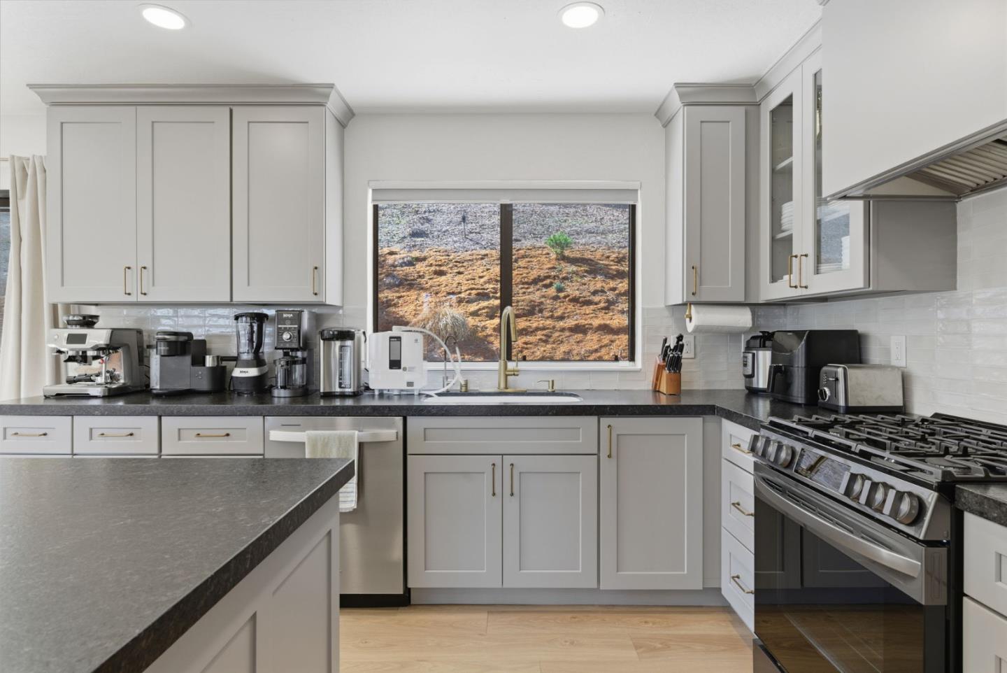 Detail Gallery Image 16 of 70 For 1510 Welburn Ave, Gilroy,  CA 95020 - 3 Beds | 2 Baths