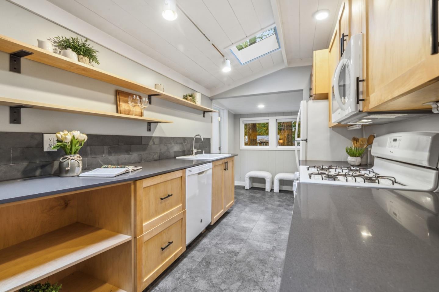 Detail Gallery Image 10 of 40 For 160 Woodland Dr, Ben Lomond,  CA 95005 - 2 Beds | 1 Baths