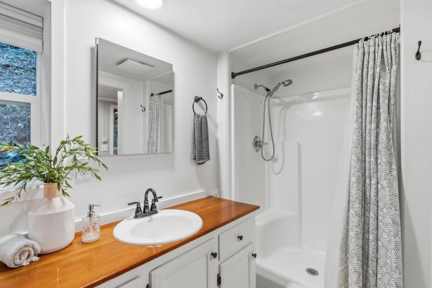 Detail Gallery Image 15 of 40 For 160 Woodland Dr, Ben Lomond,  CA 95005 - 2 Beds | 1 Baths