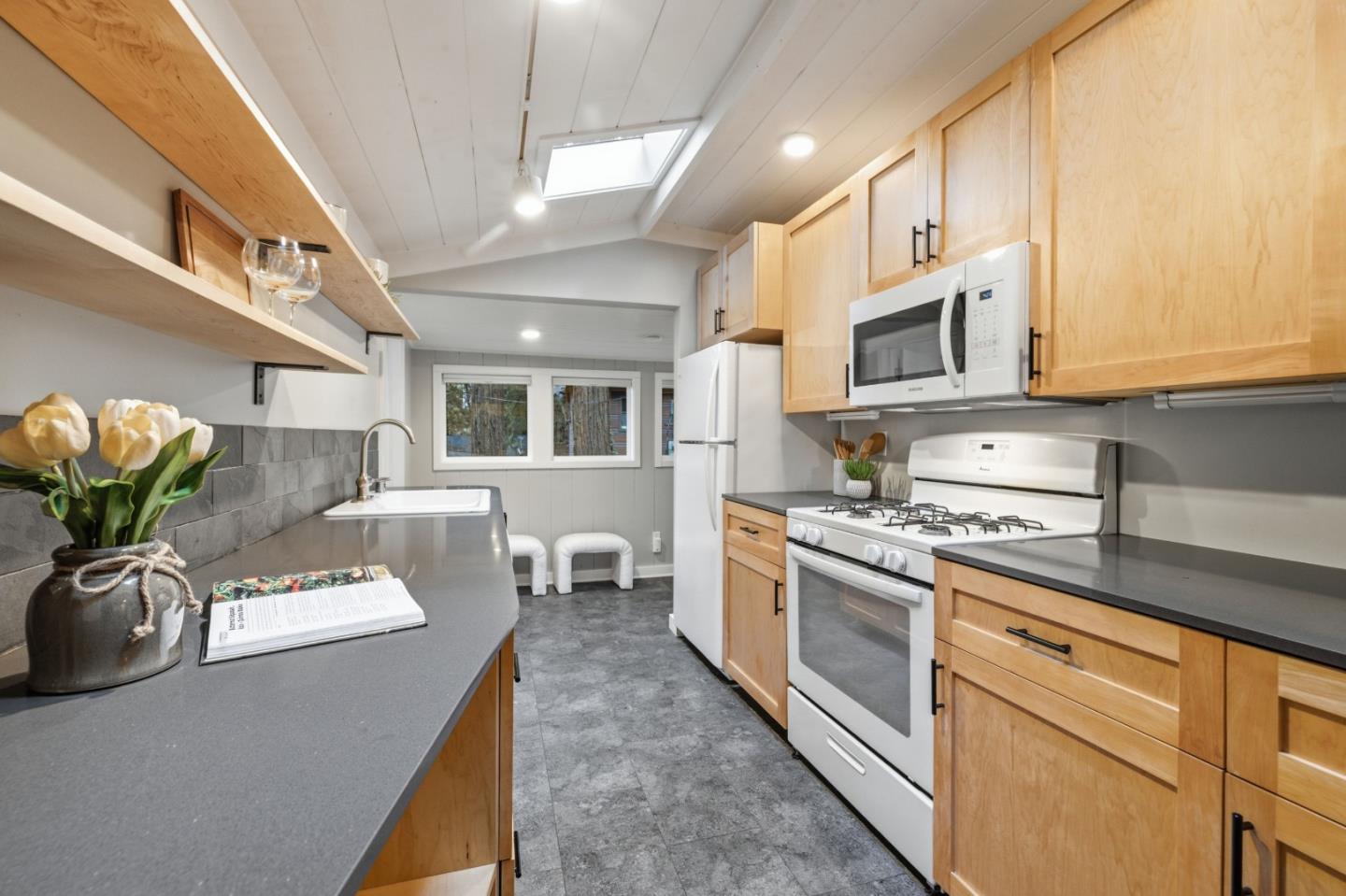 Detail Gallery Image 9 of 40 For 160 Woodland Dr, Ben Lomond,  CA 95005 - 2 Beds | 1 Baths