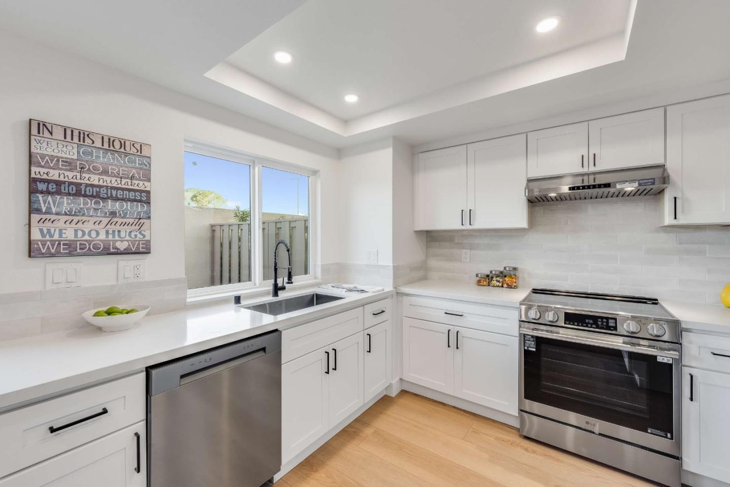 Detail Gallery Image 14 of 33 For 11032 Firethorne Dr, Cupertino,  CA 95014 - 2 Beds | 2/1 Baths