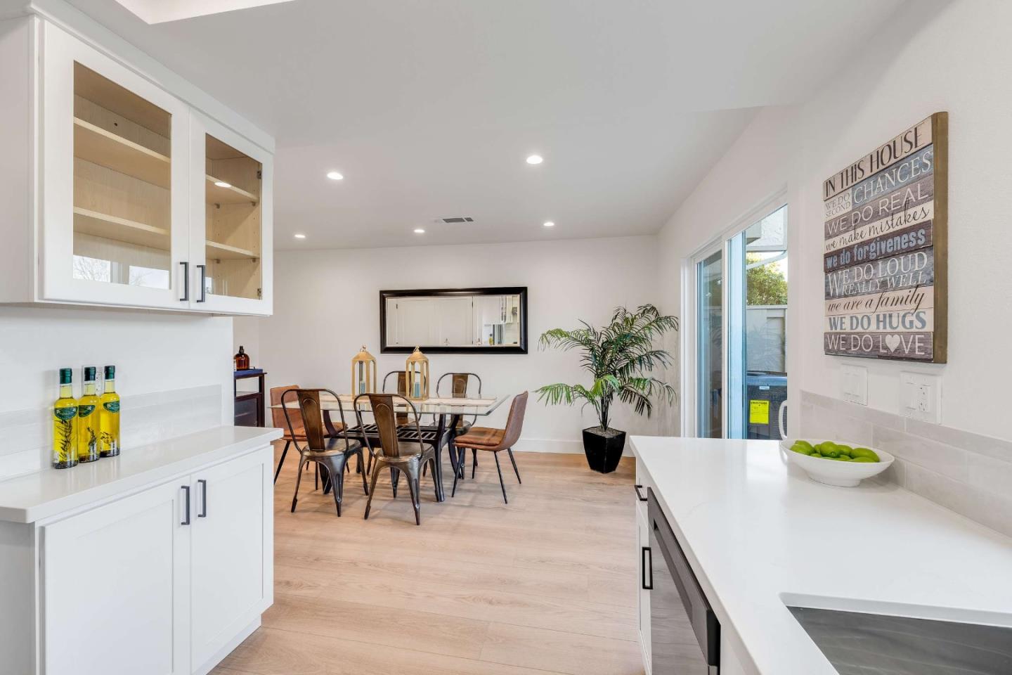 Detail Gallery Image 15 of 33 For 11032 Firethorne Dr, Cupertino,  CA 95014 - 2 Beds | 2/1 Baths