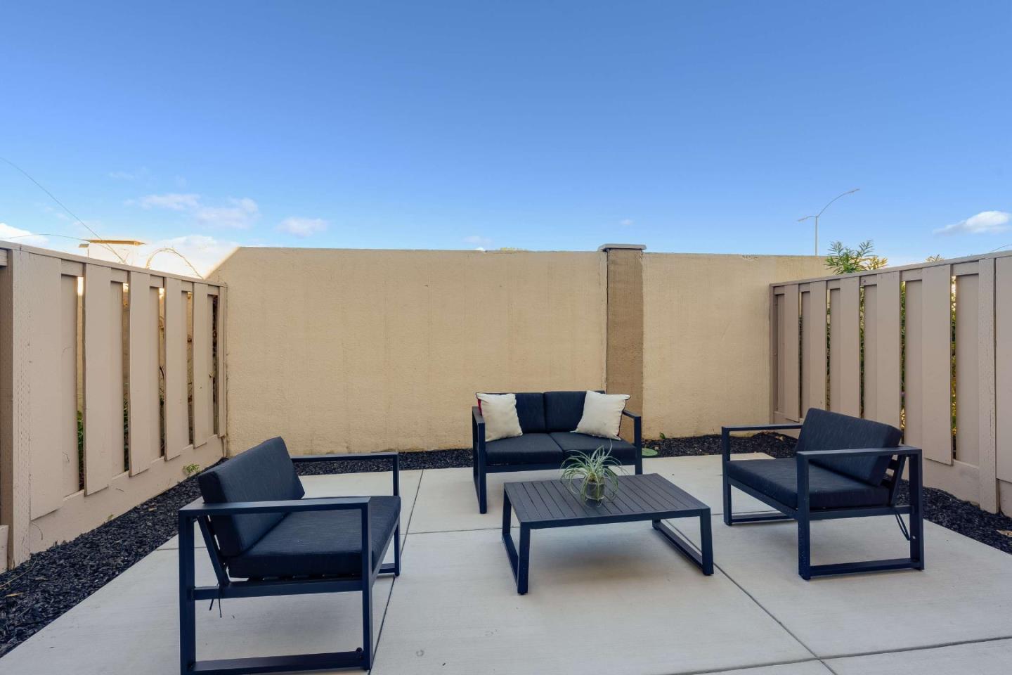 Detail Gallery Image 29 of 33 For 11032 Firethorne Dr, Cupertino,  CA 95014 - 2 Beds | 2/1 Baths