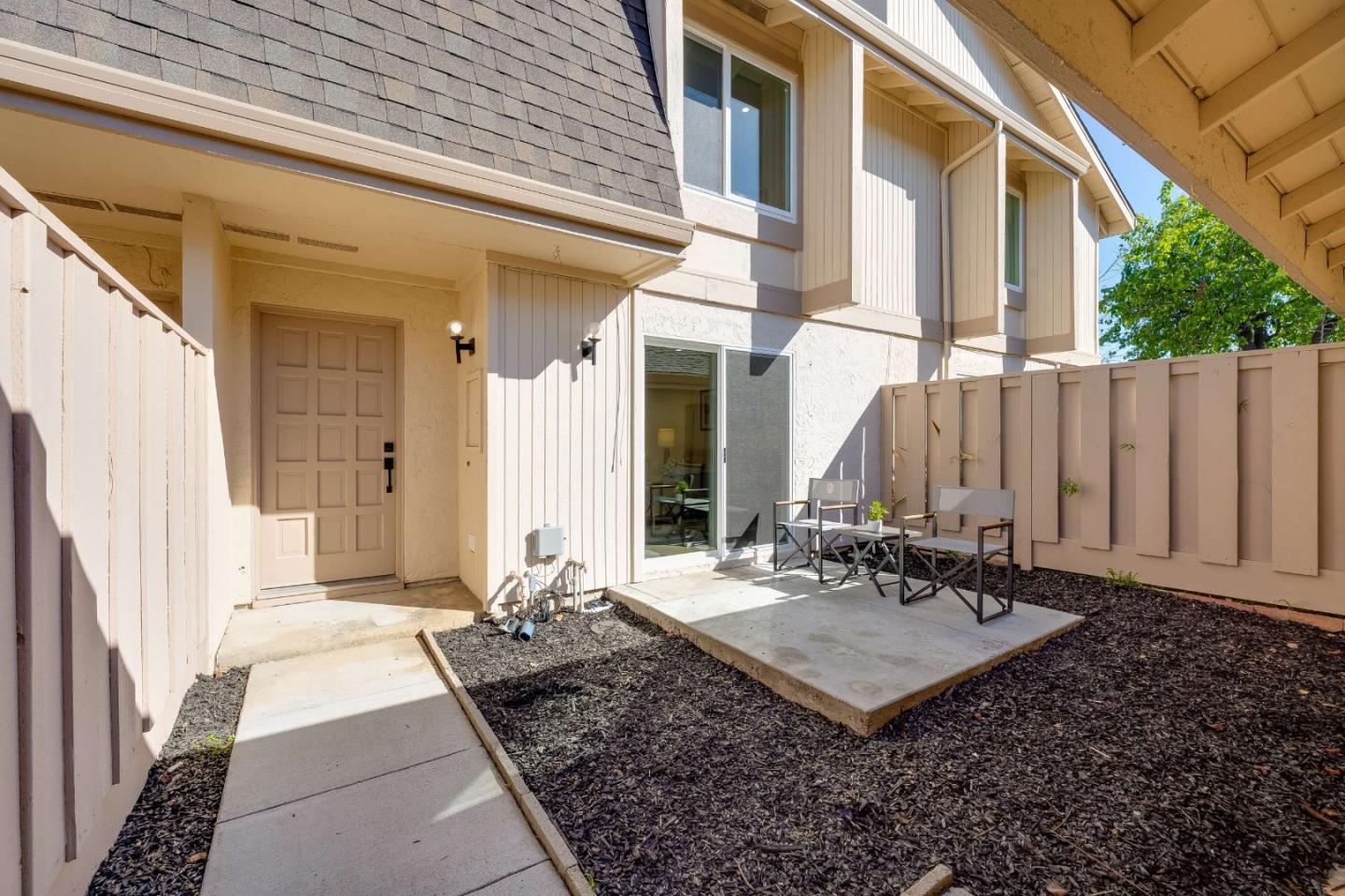 Detail Gallery Image 3 of 33 For 11032 Firethorne Dr, Cupertino,  CA 95014 - 2 Beds | 2/1 Baths