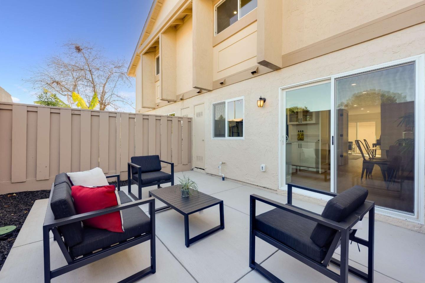 Detail Gallery Image 31 of 33 For 11032 Firethorne Dr, Cupertino,  CA 95014 - 2 Beds | 2/1 Baths