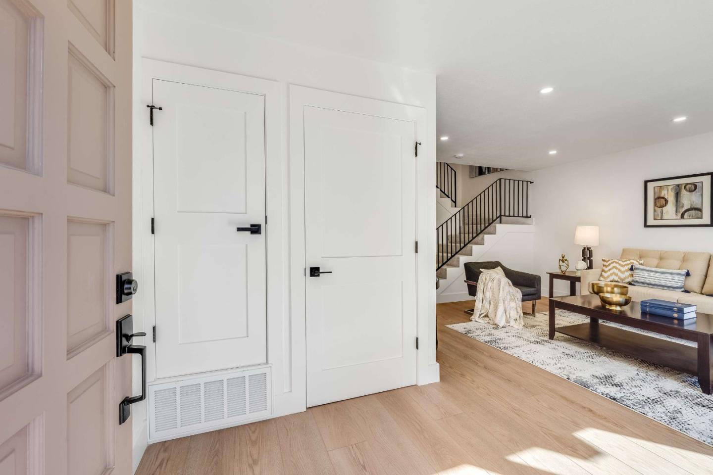 Detail Gallery Image 4 of 33 For 11032 Firethorne Dr, Cupertino,  CA 95014 - 2 Beds | 2/1 Baths