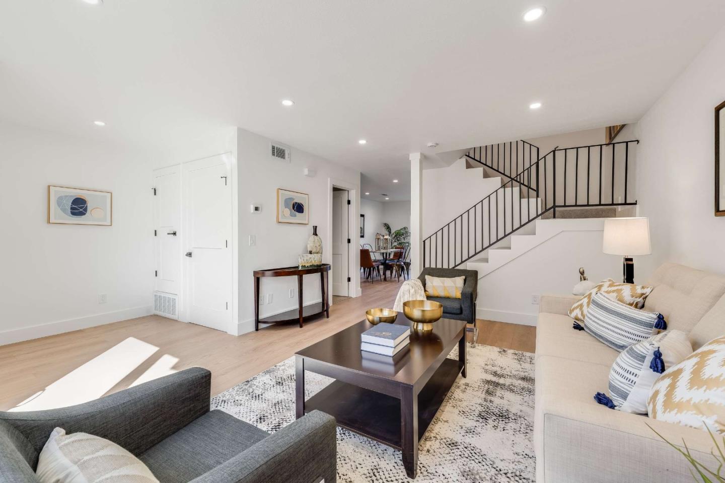 Detail Gallery Image 6 of 33 For 11032 Firethorne Dr, Cupertino,  CA 95014 - 2 Beds | 2/1 Baths