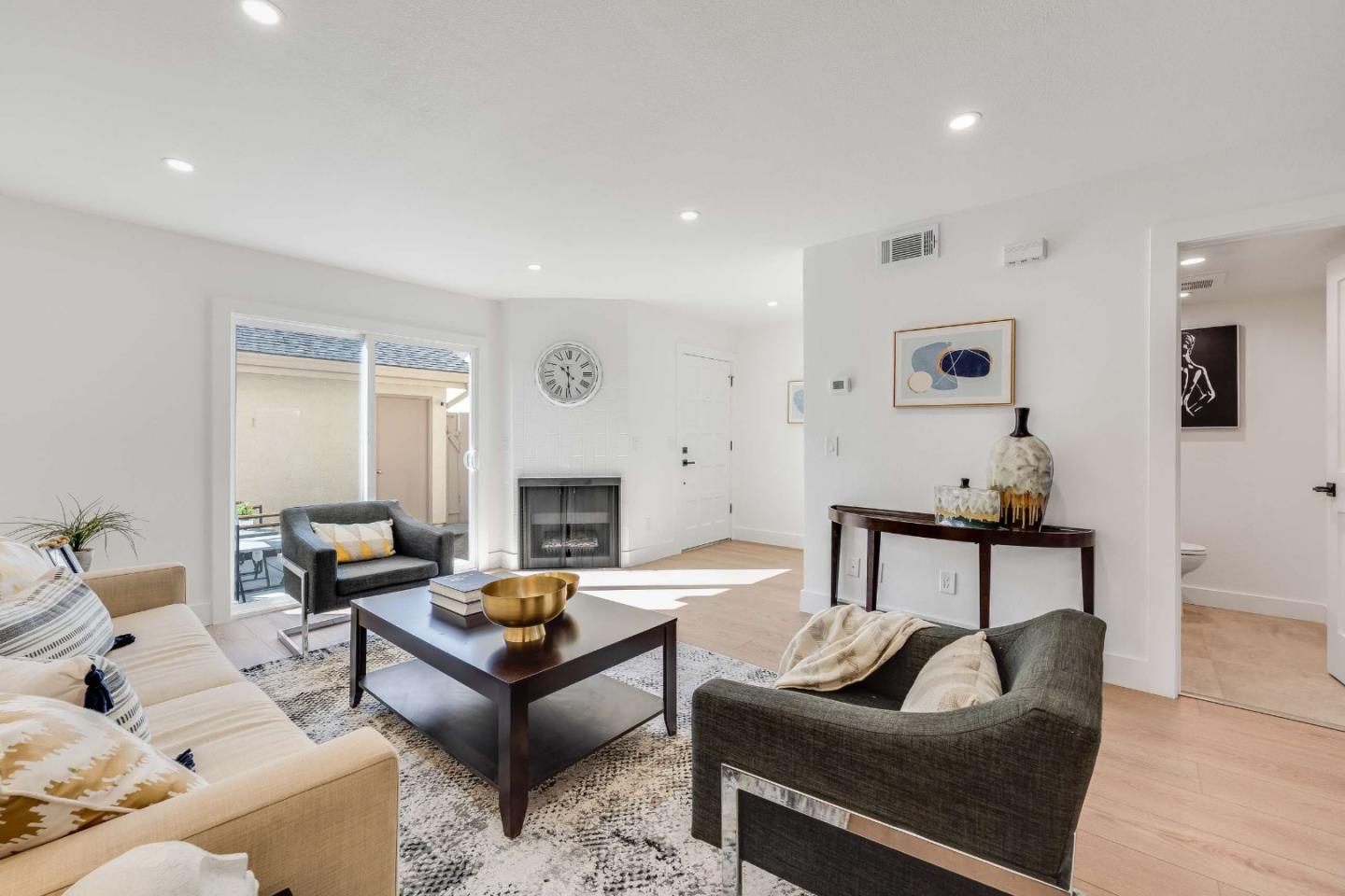 Detail Gallery Image 7 of 33 For 11032 Firethorne Dr, Cupertino,  CA 95014 - 2 Beds | 2/1 Baths