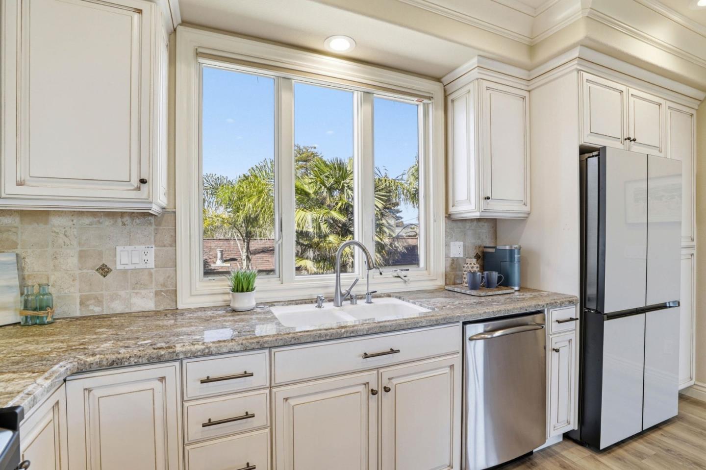 Detail Gallery Image 10 of 50 For 106 Younger Way #D,  Santa Cruz,  CA 95060 - 2 Beds | 2/1 Baths