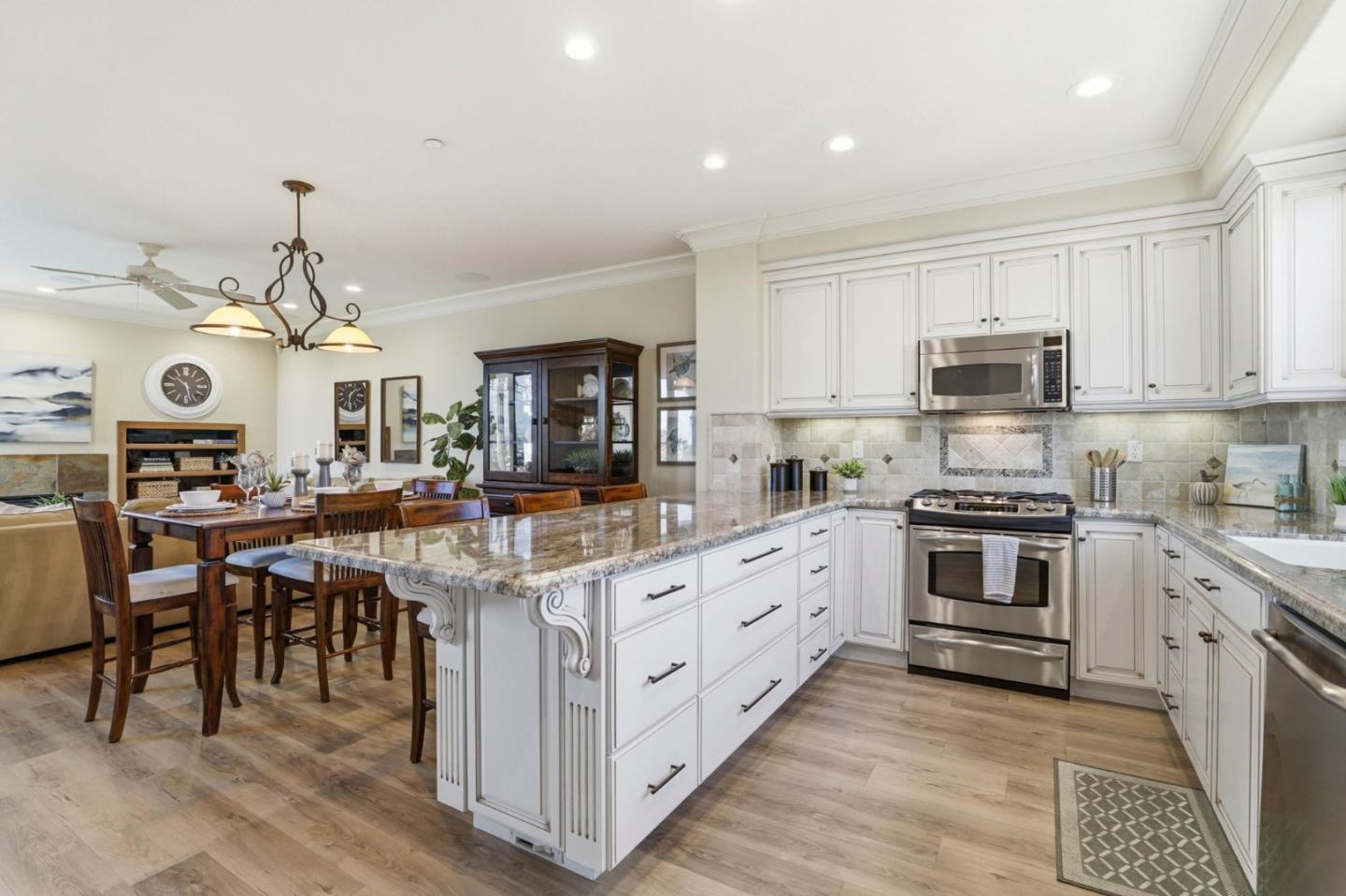 Detail Gallery Image 12 of 50 For 106 Younger Way #D,  Santa Cruz,  CA 95060 - 2 Beds | 2/1 Baths