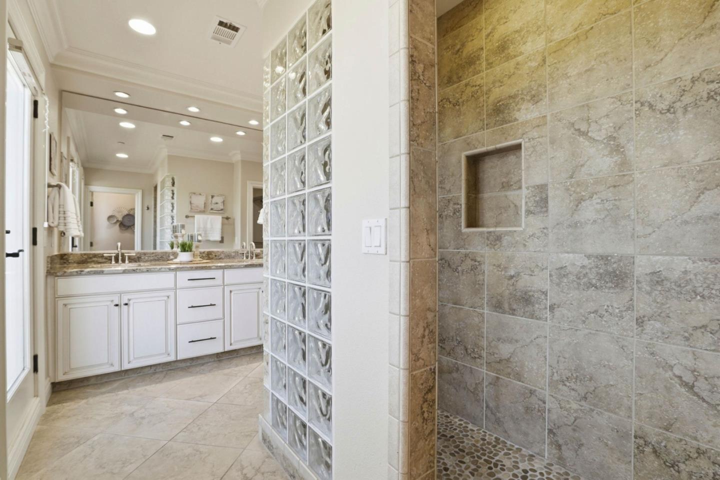 Detail Gallery Image 27 of 50 For 106 Younger Way #D,  Santa Cruz,  CA 95060 - 2 Beds | 2/1 Baths