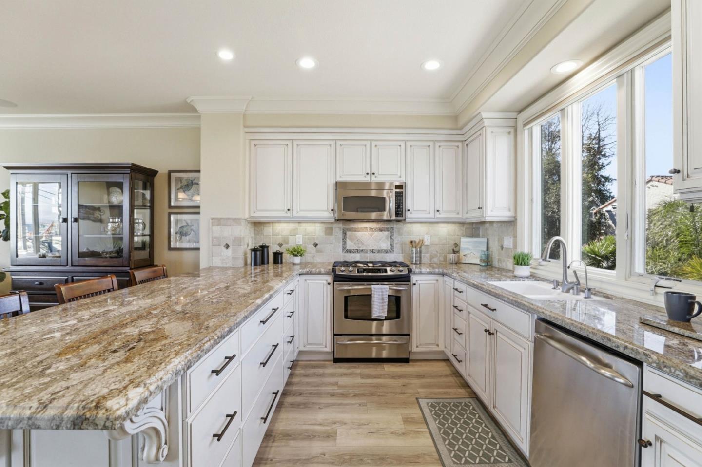 Detail Gallery Image 9 of 50 For 106 Younger Way #D,  Santa Cruz,  CA 95060 - 2 Beds | 2/1 Baths