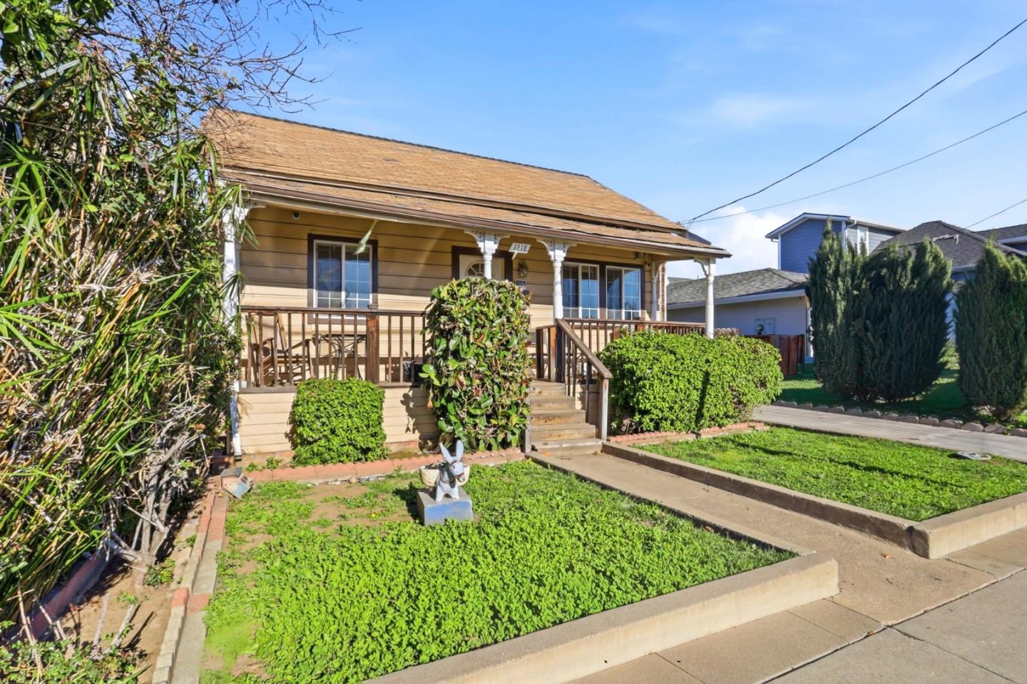 Detail Gallery Image 2 of 30 For 1218 S Almaden Ave, San Jose,  CA 95110 - 4 Beds | 2 Baths