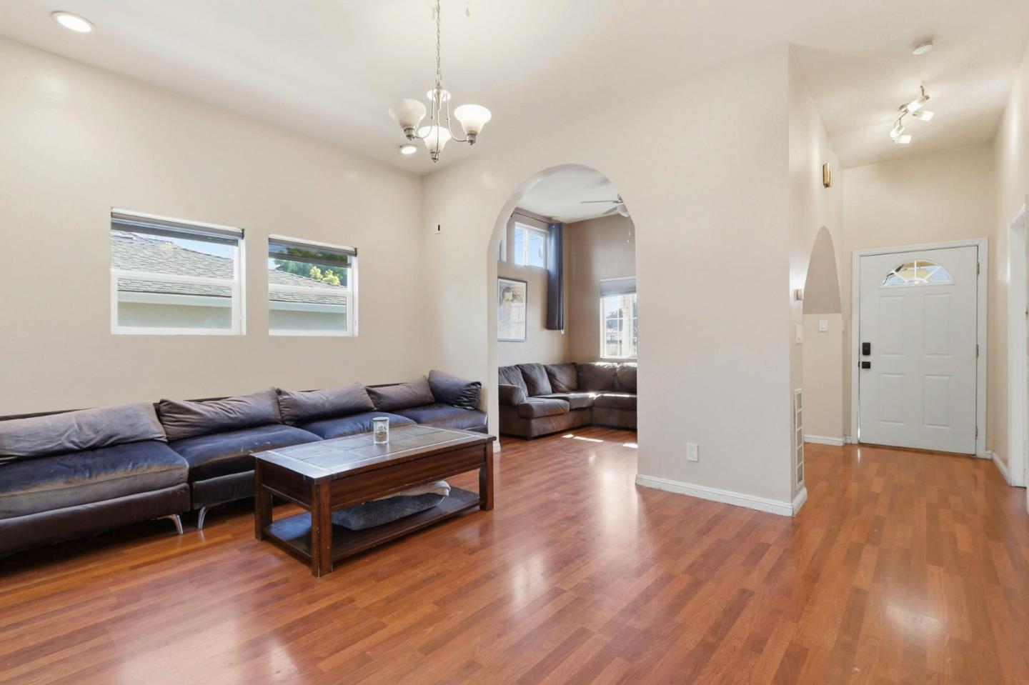 Detail Gallery Image 5 of 30 For 1218 S Almaden Ave, San Jose,  CA 95110 - 4 Beds | 2 Baths