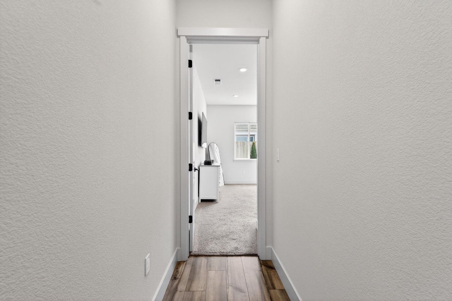 Detail Gallery Image 12 of 44 For 240 Scarlett Way, Hollister,  CA 95023 - 4 Beds | 3 Baths