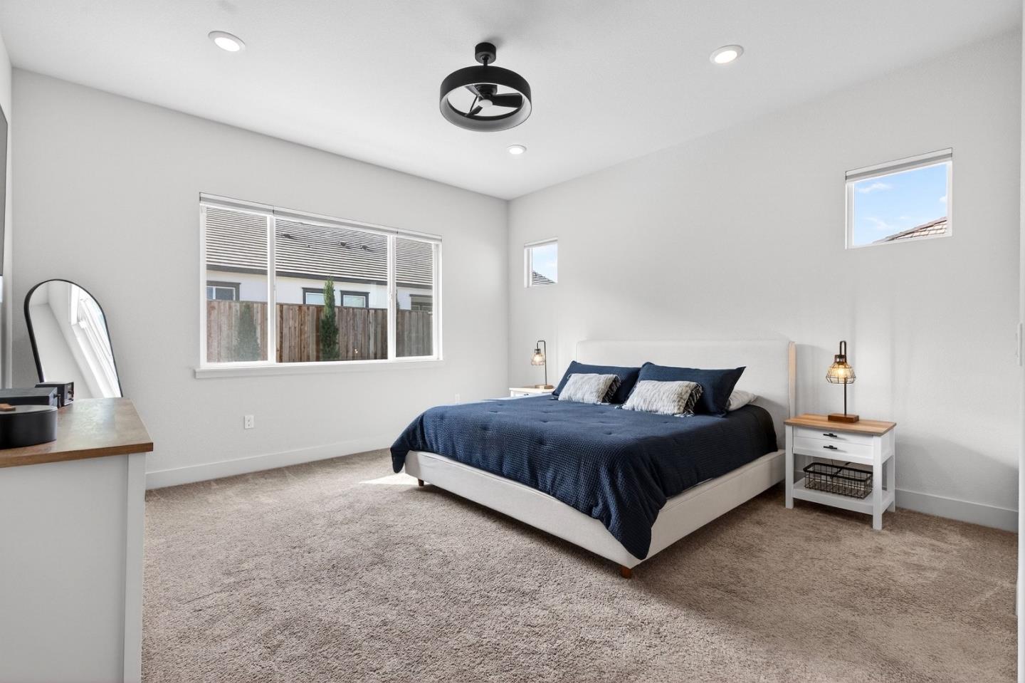 Detail Gallery Image 13 of 44 For 240 Scarlett Way, Hollister,  CA 95023 - 4 Beds | 3 Baths