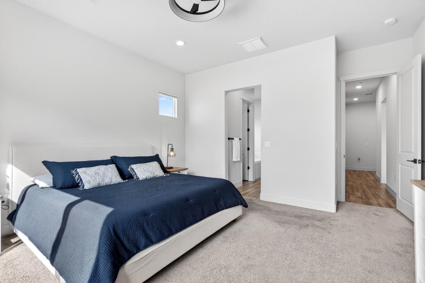 Detail Gallery Image 14 of 44 For 240 Scarlett Way, Hollister,  CA 95023 - 4 Beds | 3 Baths